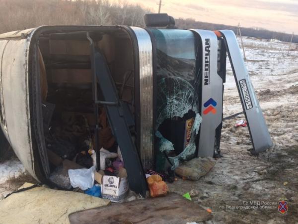 В Волгоградской области перевернулся автобус, пострадали уроженцы Ставрополья